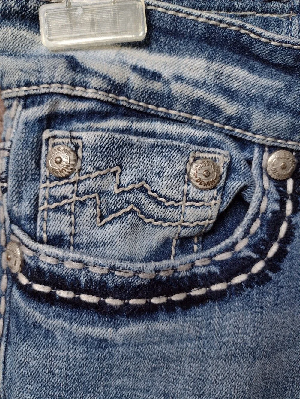 Miss Me Boyfriend Capri Jean Women's 26 Thick Stitch Distressed Cuffed Studs